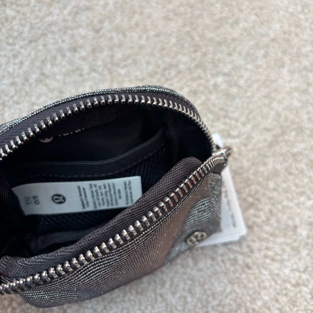 Lululemon Everywhere Belt Bag Nano Glitter Silver NWT - Picture 5 of 6